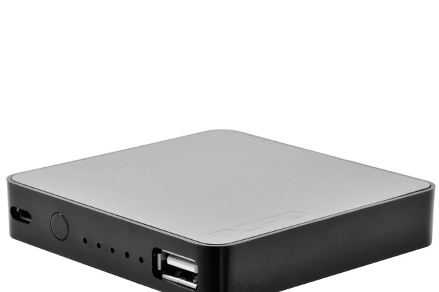 スマホなどモバイル機器向け補助バッテリ、3,000mAhと1,500mAhの2種類 画像