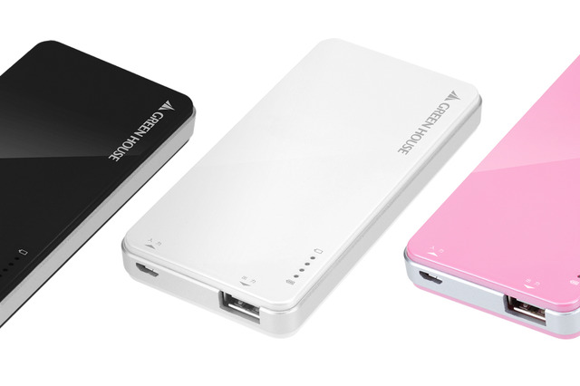iPhone 4Sを2回満充電できる薄型補助バッテリ……スマホの充電にも対応 画像