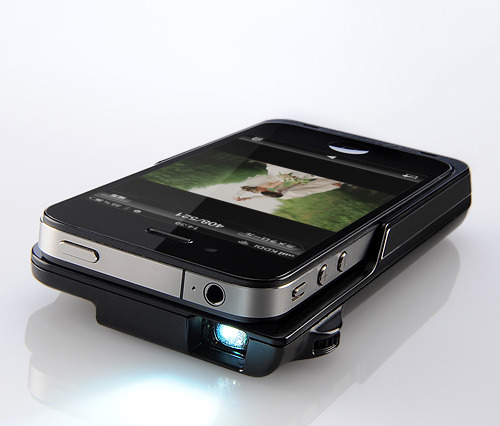 iPhone 4S・4の補助バッテリやプロジェクターにも使える多機能ケース 画像
