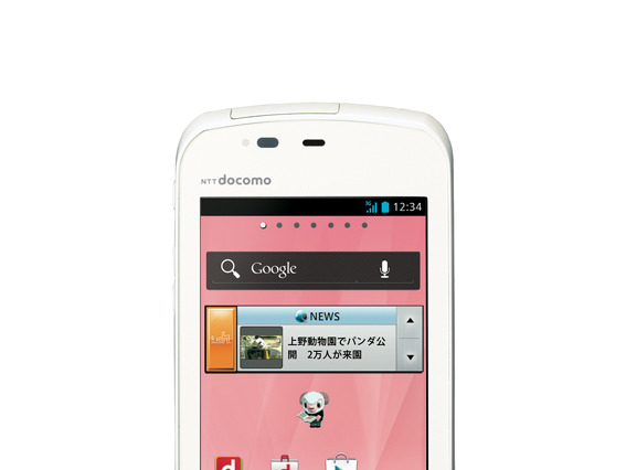 ドコモ、幅60mmのコンパクト防水スマホ「ARROWS Me F-11D」を15日に発売 画像