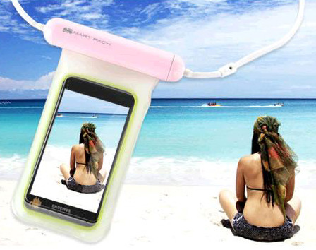 プールやアウトドアでスマホを使える防塵・防水ケース、製品紹介動画付き 画像