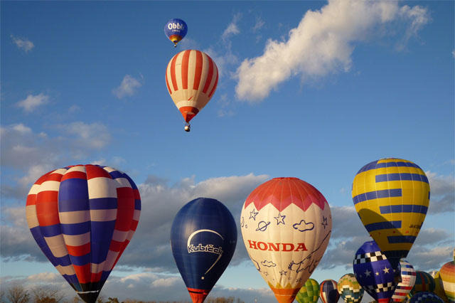 気球に乗ってサーキット見物　9月15日から 画像