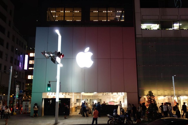 いよいよ明日、iPhone 5発売！Apple Store銀座店前に300人超の行列 画像