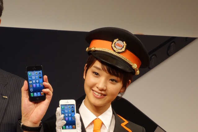 【フォトレポート】「au “iPhone 5”出発します！」剛力彩芽、auへの乗り換えを車掌姿でアナウンス 画像