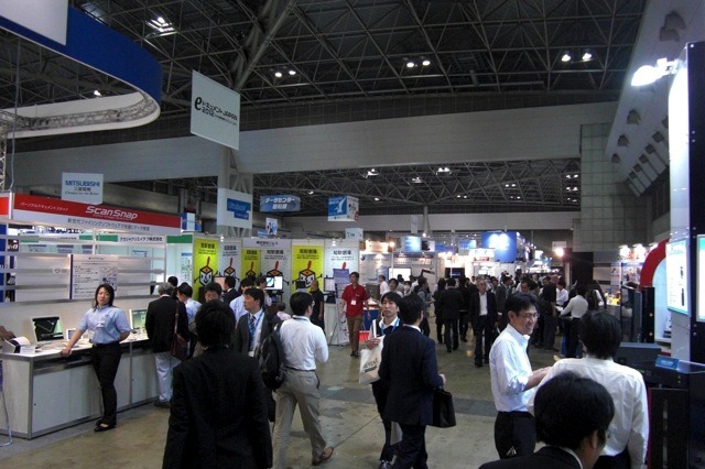 【フォトレポート】ITpro EXPO 2012……コンパニオンも 画像