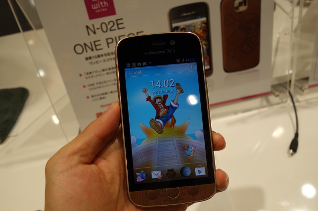 【ドコモ 2012冬モデル】“宝樹アダム”がスマホに!? ワンピースコラボモデル「N-02E ONE PIECE」 画像