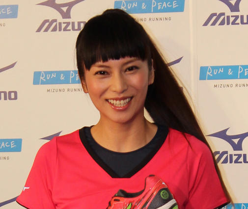 柴咲コウが明かすランニングライフ…新CM発表会にランニングウェアで登場 画像