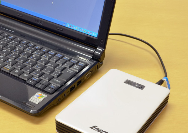 スマホもノートPCも充電可能、14000mAhの大容量外付バッテリー「XP14000」 画像