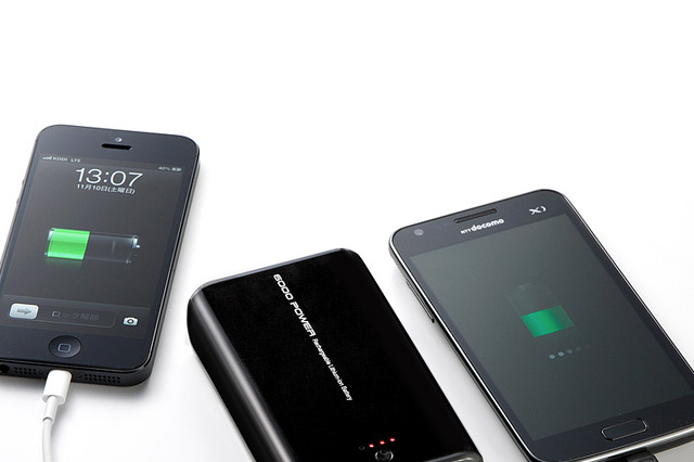 2台同時充電・iPhone5対応……サンワサプライ、6000mAhのモバイルバッテリー  画像