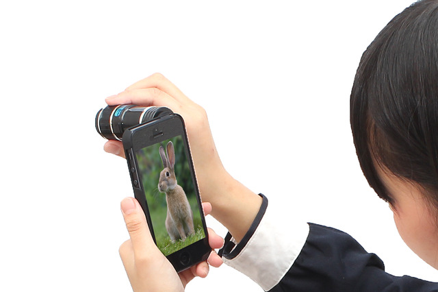 iPhone 5で望遠撮影！ 2,480円のミニ三脚付きカバーレンズキット 画像