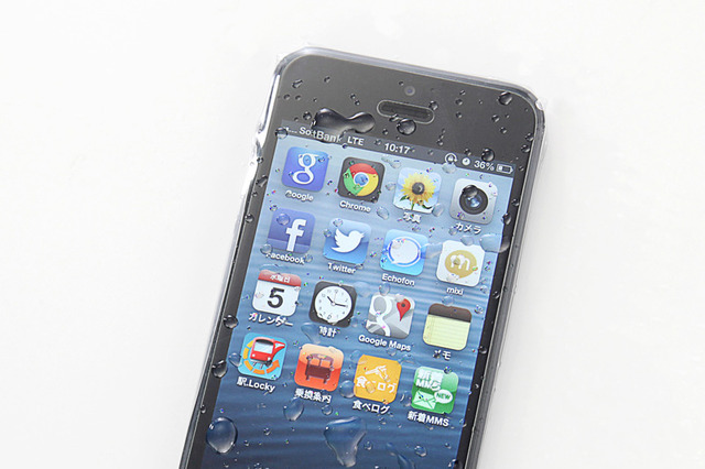 スキー場などで利用！ IPX8取得のiPhone 5用防水カバーセット980円  画像