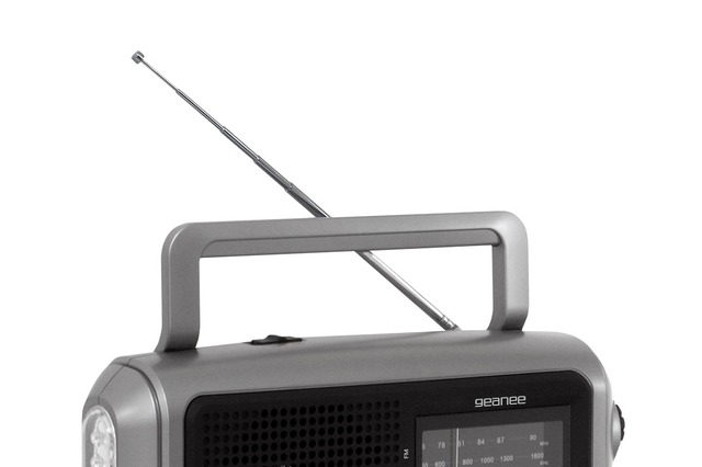 ラジオを録音してプレーヤー等で再生できるマルチバンドラジオ、FM・AM・短波に対応 画像