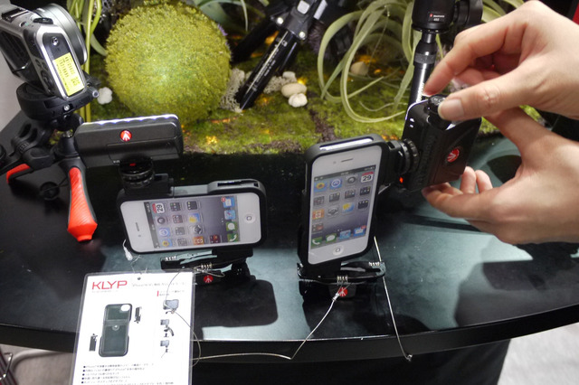 【CP＋ 2013】マンフロット、LEDや三脚を装着可能なiPhone 4/4S用ケース 画像