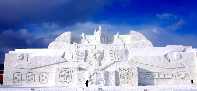 “登って、遊べる”超巨大な「トランスフォーマー」大雪像が完成……旭川冬まつり 画像