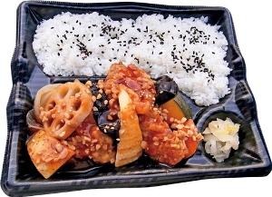 ローソン、管理栄養士が考案した「健康志向」弁当を発売 画像