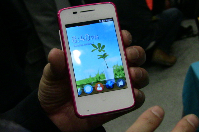 【MWC 2013 Vol.7（動画）】Firefox OS搭載スマホがお目見え！ALCATEL、「ONE TOUCH FIRE」 画像