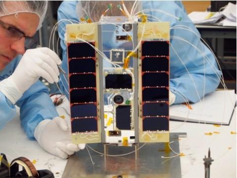 イギリス宇宙局、Google Nexus等を積んだ小型衛星の打ち上げに成功 画像