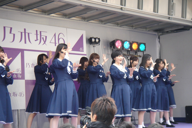 乃木坂46が閉校を迎える学校の卒業式でサプライズライブ 画像