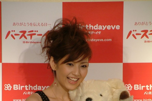 ココログが大好評の吉井怜、日頃からの感謝の気持ちを込めてバースデーイヴパーティ 画像