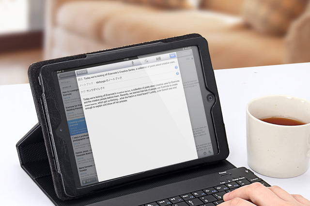 小型Bluetoothキーボードが付属したiPad miniケース 画像