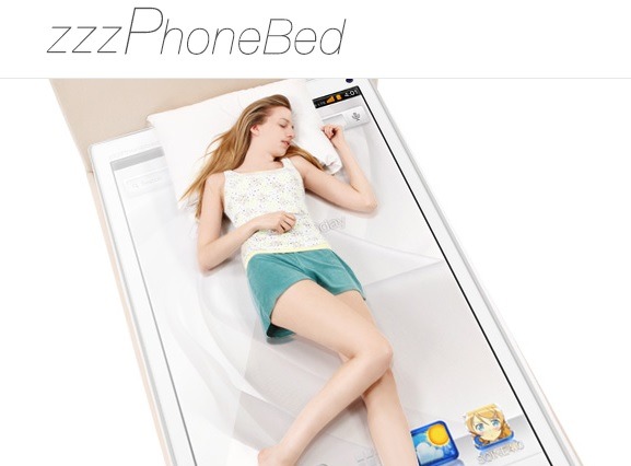 KDDI、セミダブルサイズのベッド型スマホ「zzzPhoneBed」……2次元の彼女と添い寝できるアプリ搭載 画像
