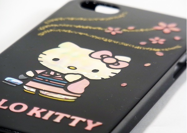 約1,500年の歴史をもつ伝統工芸とハローキティがコラボしたiPhone 5ケース 画像