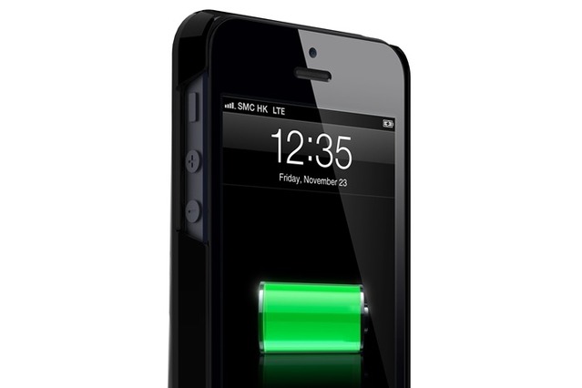 ケース内部にコネクタを内蔵しない小型モデル、iPhone 5用ケース一体型補助バッテリ 画像