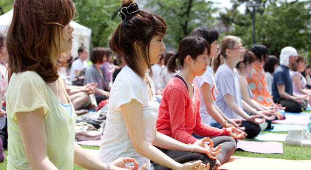 【GW】芝生の上での「朝ヨガ」や読書を楽しむ 画像