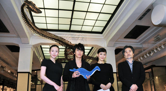 綾瀬はるか、首長竜の魅力は「首が長いところ！」 画像