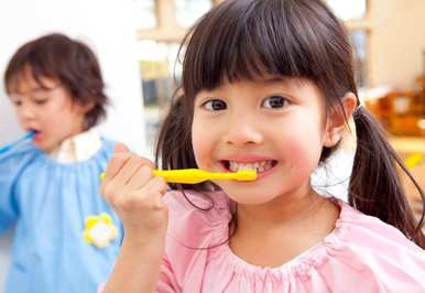 外出先で歯を磨けない！　丈夫な歯を保つ秘訣と水分補給の意外な関係とは？ 画像