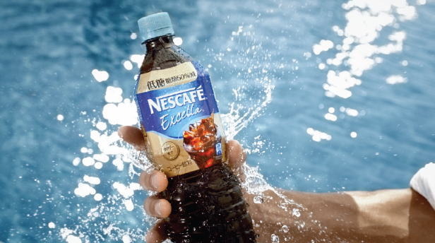 「ネスカフェ エクセラ ボトルコーヒー」が夏の新提案、新TV CMオンエア開始 画像