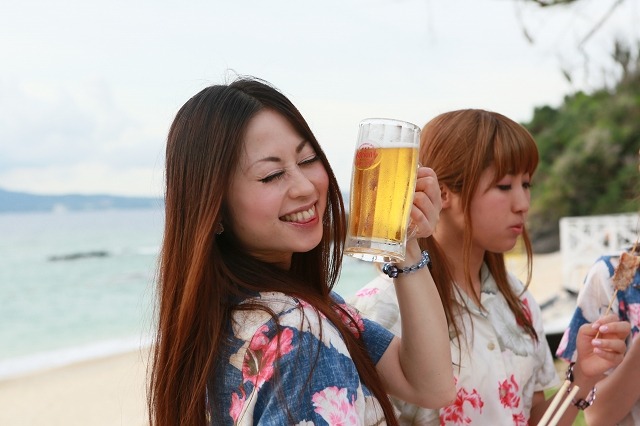 ビールと美女！　夏、「Orion Beach Party」で沖縄を感じる 画像