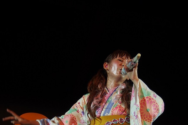 中川翔子、浴衣姿で汗だく熱唱ライブ 画像