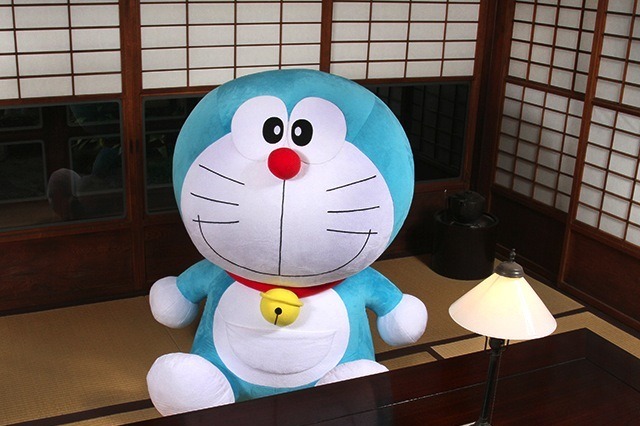 身長129.3cm！ ビッグなドラえもんのぬいぐるみ 画像