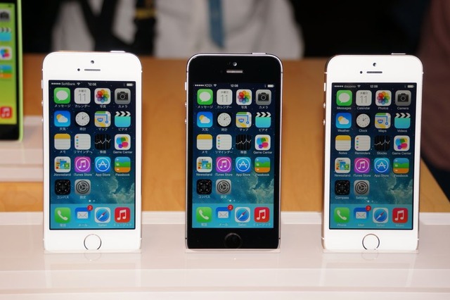iPhone 5s/5c、3日間で900万台超を販売……iOS 7は2億台以上で稼働 画像