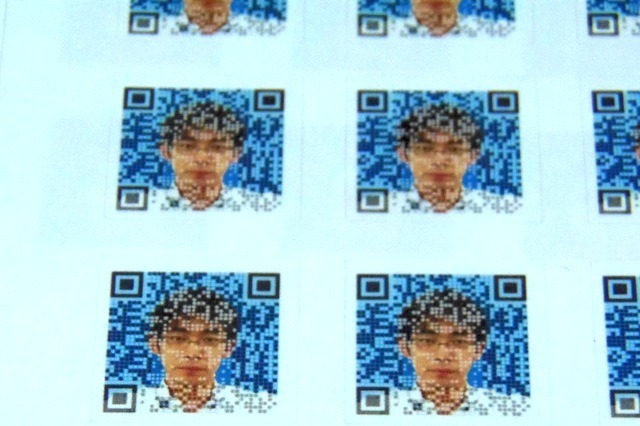 【CEATEC 2013 Vol.37】QRコードに顔写真や似顔絵　デンソーのSaaS型サービス 画像