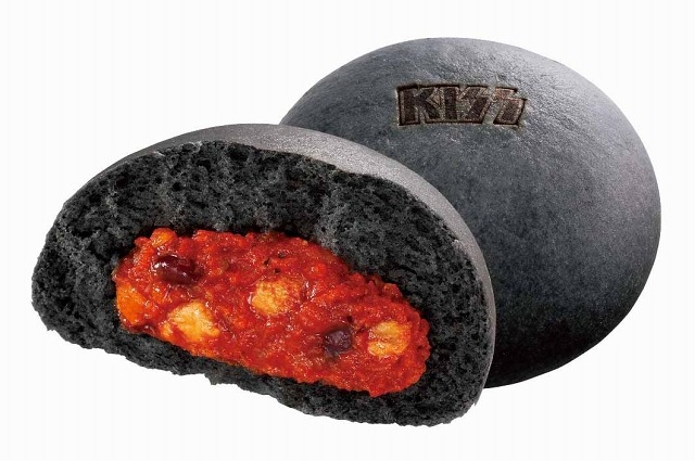激辛チリトマト! ロックバンド「KISS」が中華まんとコラボしたらこうなった 画像