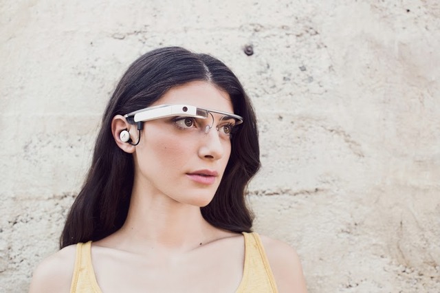 米Google、「Google Glass」改良版を発表、メガネ併用が可能に 画像