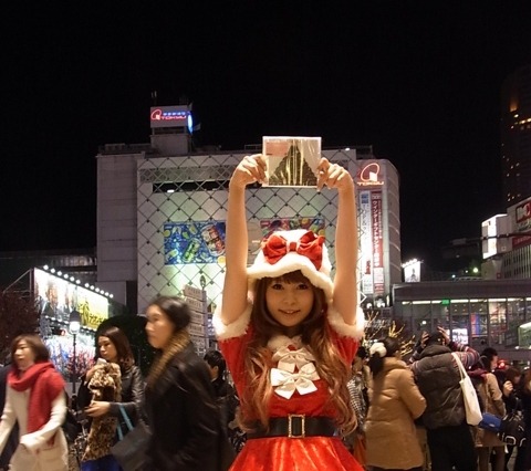 しょこたん、サンタ姿で渋谷の街に降臨! 画像