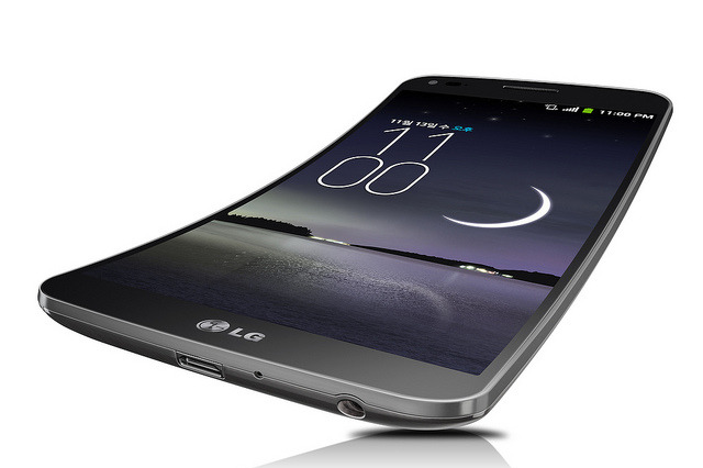 米AT&T、曲面ディスプレイの「LG G Flex」を発売 画像