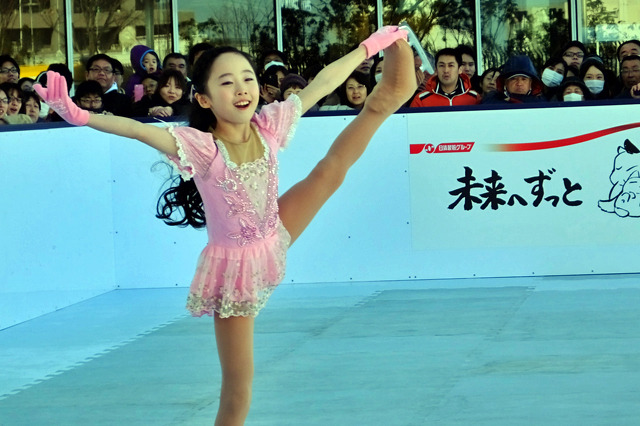 東京スカイツリータウンにスケートリンク…本田望結が初滑り 画像