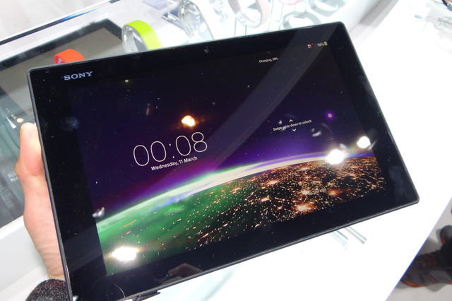 【MWC 2014 Vol.25】ソニーが世界最薄約6.4mmの「Xperia Z2 Tablet」発表……カメラ機能を強化 画像