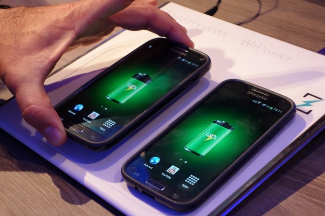 【MWC 2014 Vol.55（動画）】複数端末を同時給電……空間自由度の高いワイヤレス給電「Rezence」 画像