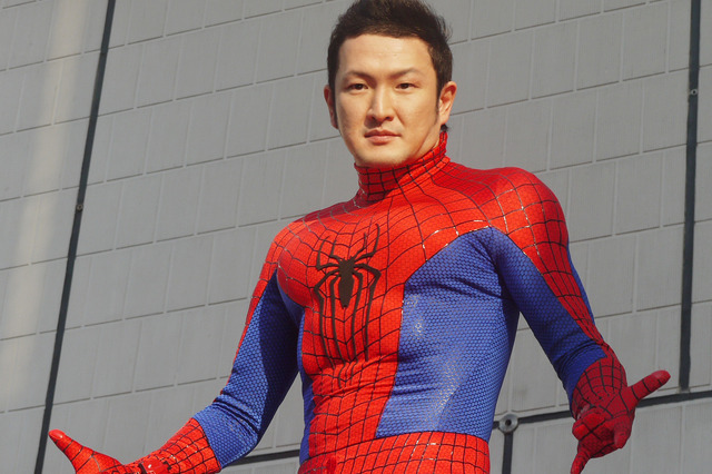 中村獅童、銀座でスパイダーマンスーツ姿に 画像