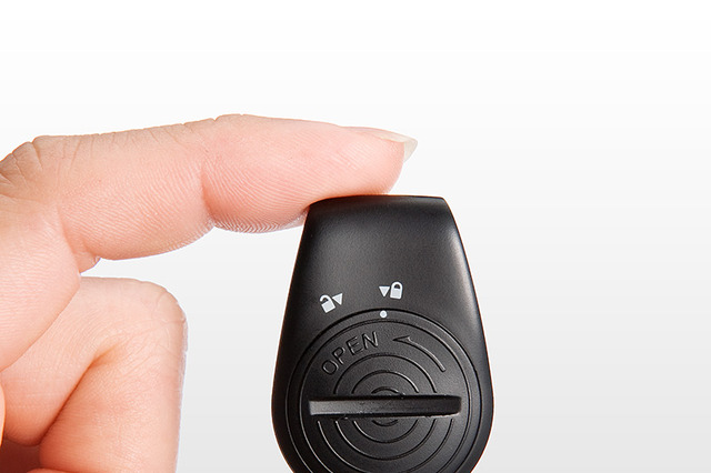 8gと小型軽量のiPhone向けワイヤレス歩数計……歩数や距離、消費カロリーを計測 画像
