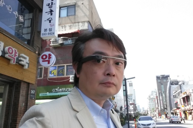 【木暮祐一のモバイルウォッチ】第48回 Google Glass はブレイクするのか? Part1「開封の儀」 画像