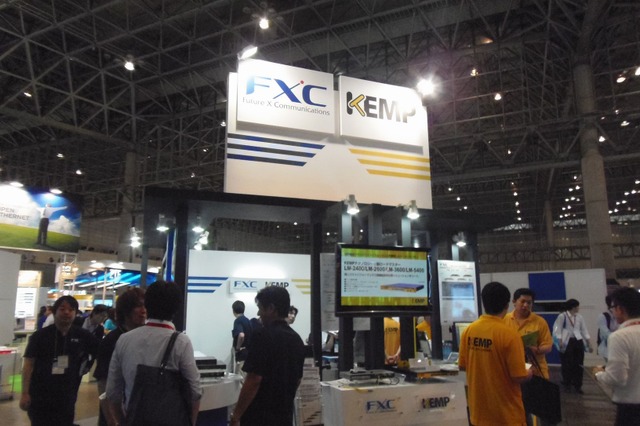 【Interop 2014 Vol.41】FXC、壁埋め込み型の小型無線アクセスポイントを展示 画像