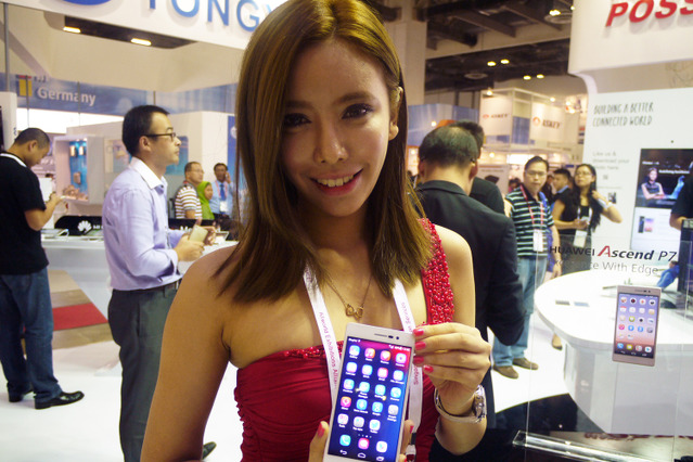 【CommunicAsia 2014 Vol.3】ファーウェイ、SIMフリーのスリムスマホ「Ascend P7」展示 画像