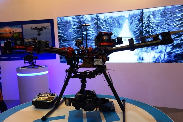 【CommunicAsia 2014 Vol.4】一眼レフを搭載して空撮が可能なマルチコプター 画像