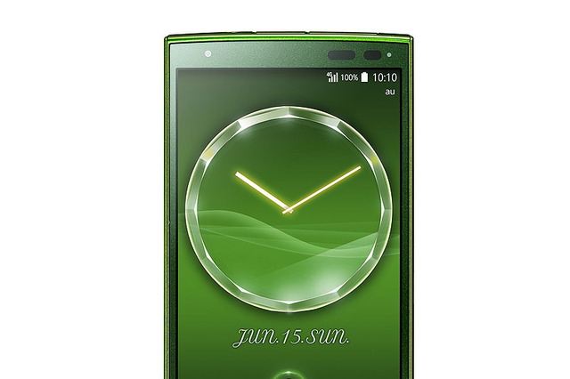 KDDI、初心者向け機能を拡充した5型スマートフォン「URBANO L03」を6月28日に発売 画像